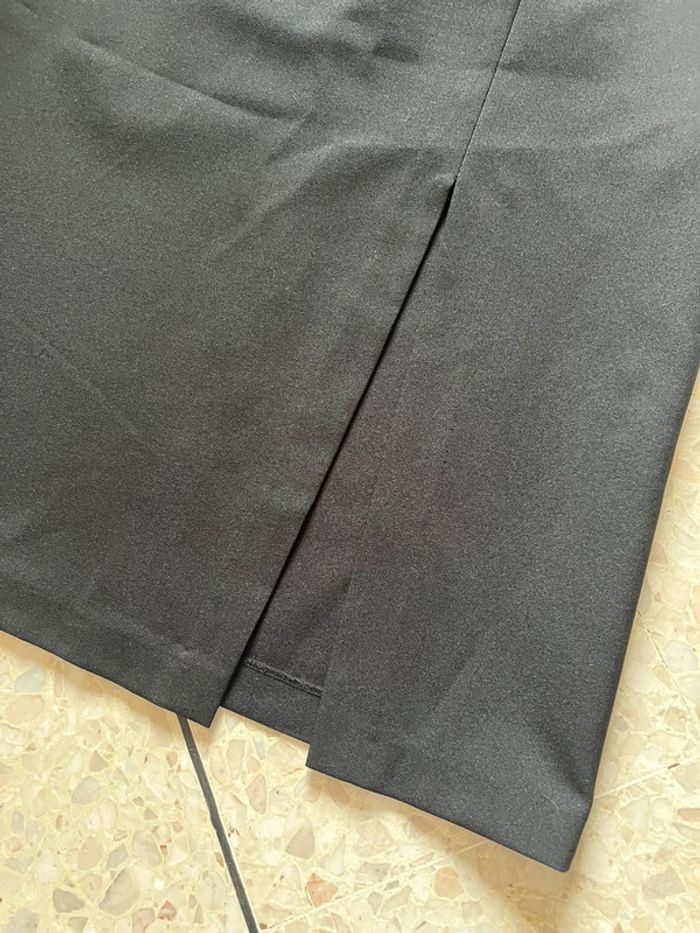 Jupe longue noire,taille 42, fendue sur le devant. - photo numéro 2