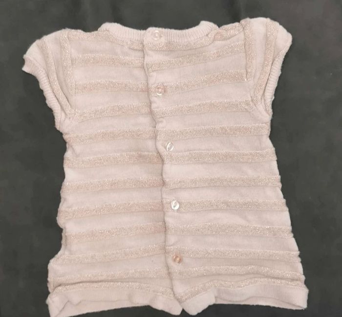 Ensemble 👣 Pull robe rose dorée kiabi et gilet blanc cache cœur cocoon 1mois/54cm - photo numéro 6