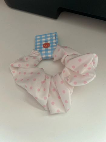 Chouchou blanc à pois rose