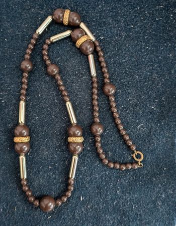 Collier a perles marrons