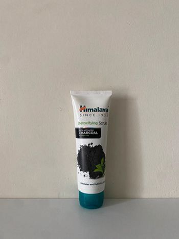 Gommage détoxifiant charbon visage