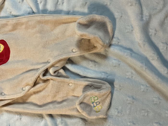 pyjama grenouillère en velours beige et rouge ouverture devant 1 mois les chatounets - photo numéro 4