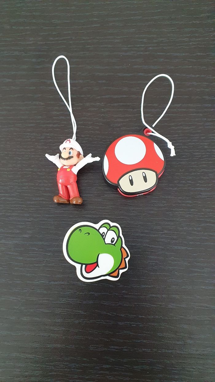 Lot de jouet Kinder / Mario