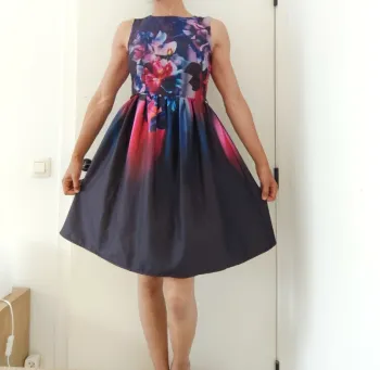 Belle robe de cocktail Little Mistress noire motif fleuris 36 parfait état
