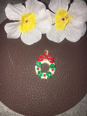 pendentif fantaisie métal doré noel couronne de l’avant houx