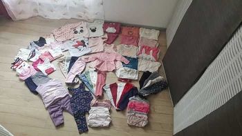 Lot vêtement bébé fille 9 mois   62 pièces  prix négociable