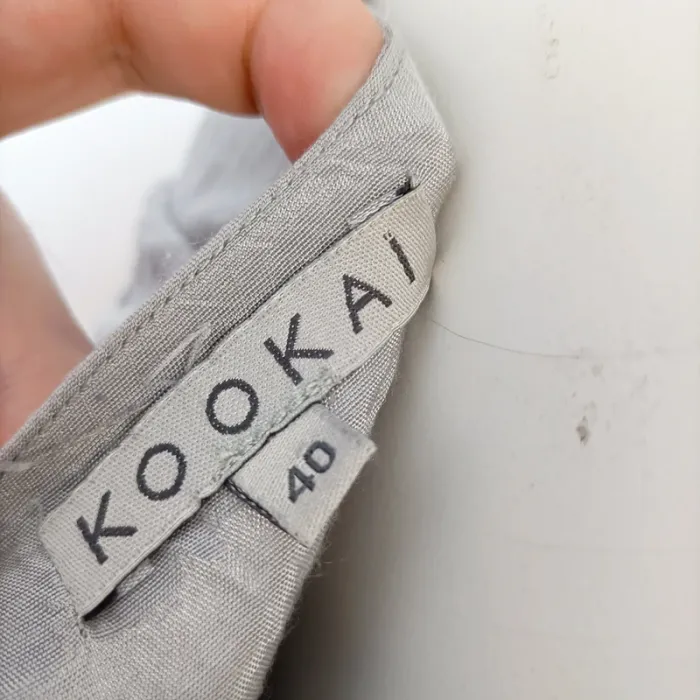 Haut fluide Kookaï gris perle détail plastron rondes T40 col plongeant A1578 - photo numéro 5