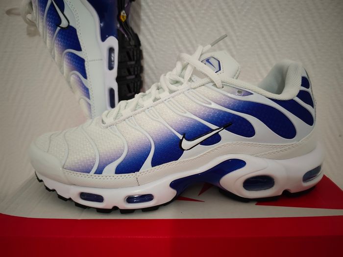 Nike air Max plus taille 43 Neuf avec étiquettes et emballage. - photo numéro 2