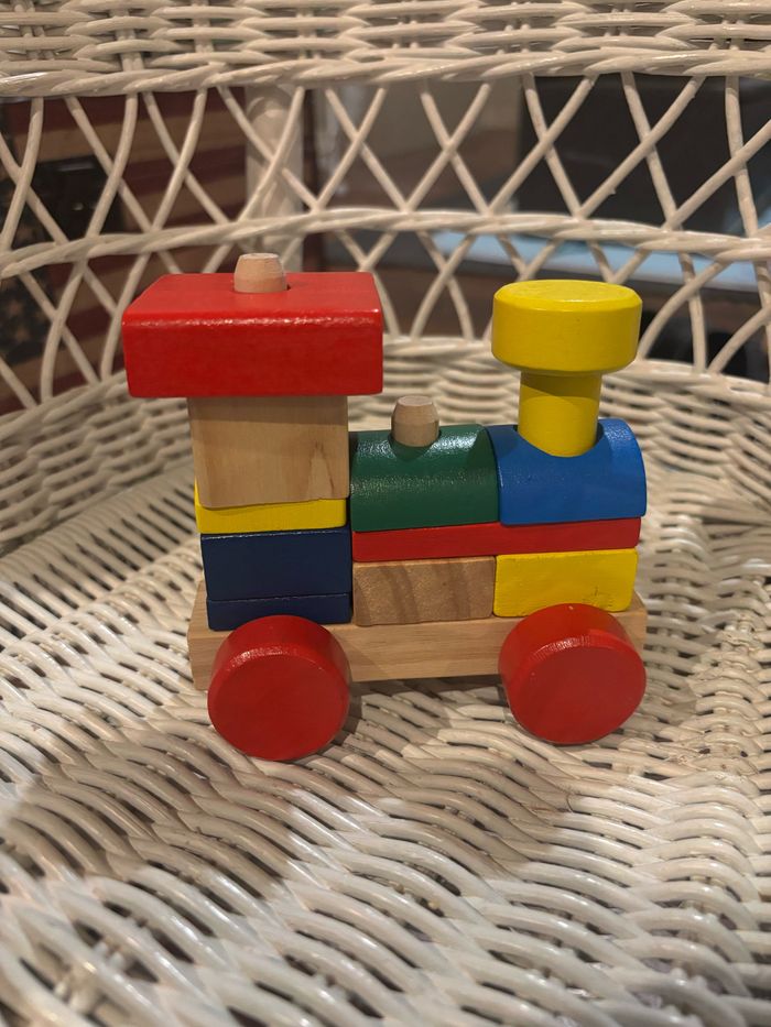 Jouet locomotive à empiler en bois