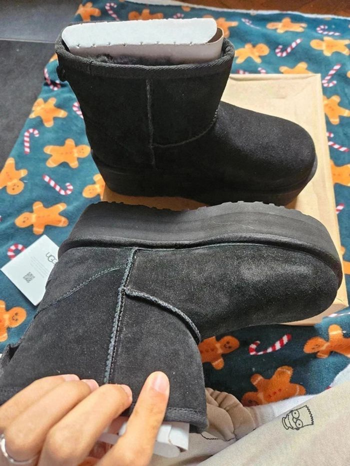 Ugg classic ultra mini platform woman noir Taille 36 - photo numéro 3