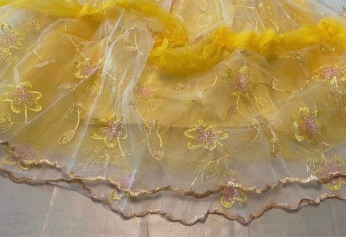 Déguisement robe princesse jaune avec des roses 7ans - photo numéro 5
