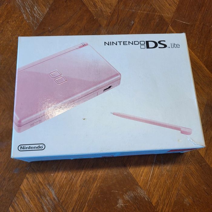 Nitendo Ds lite rose en boite complète