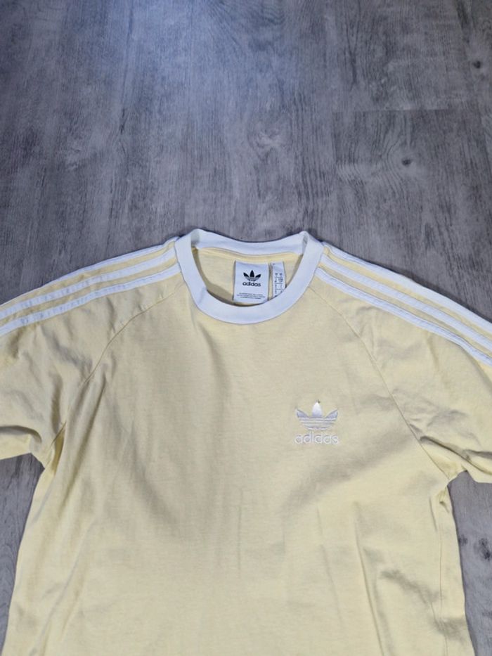 T shirt Adidas 3 Bandes / Stripes Jaune Logo Brodé Taille S Homme - photo numéro 2