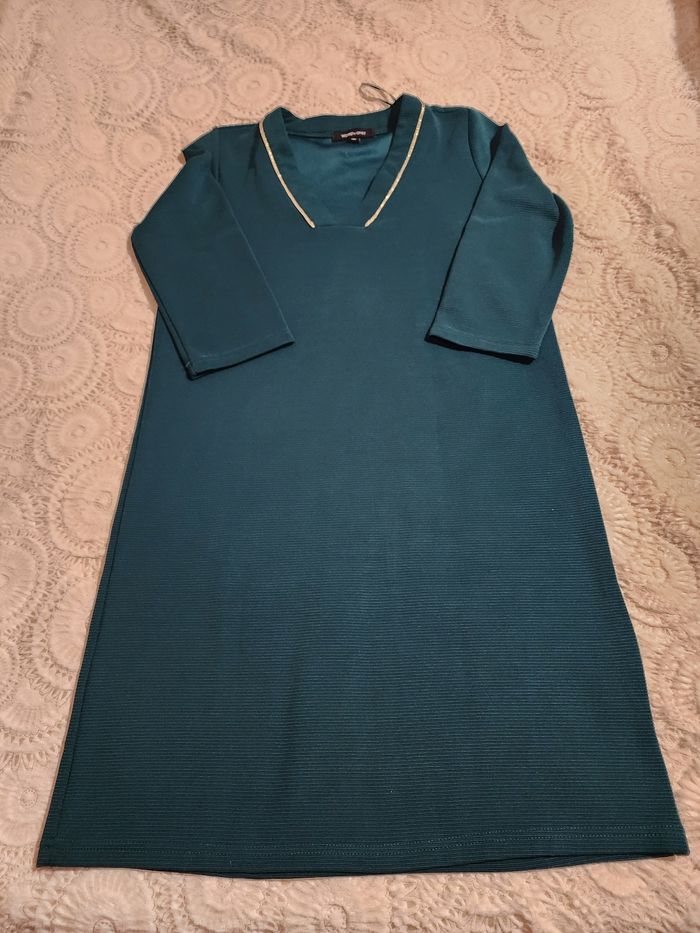 Robe ou longue tunique verte