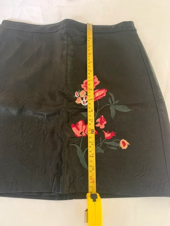 Jupe camaïeu simili cuir taille 38 motif fleurs - photo numéro 14