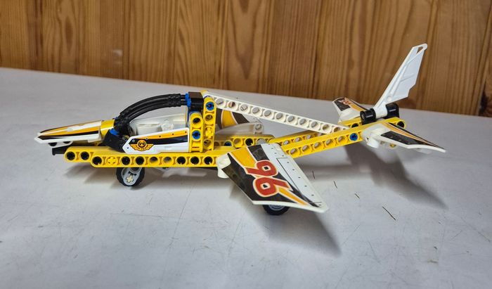 Lego technic 42044 l'avion de chasse acrobatique - photo numéro 2