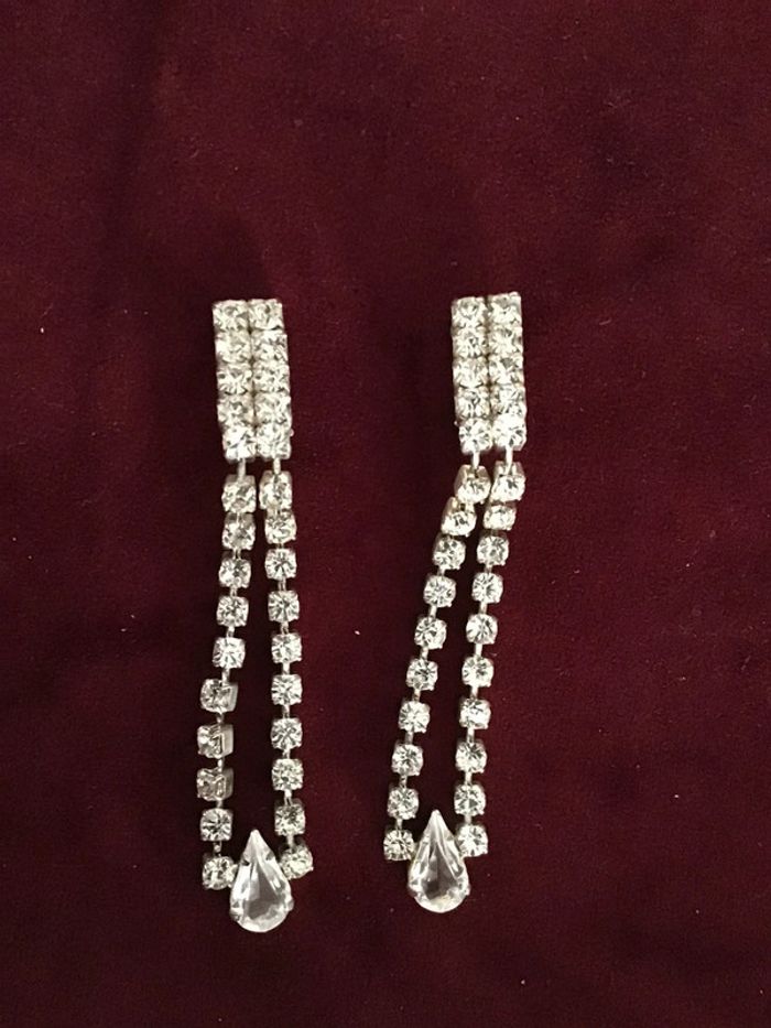 Superbes clips strass vintage.