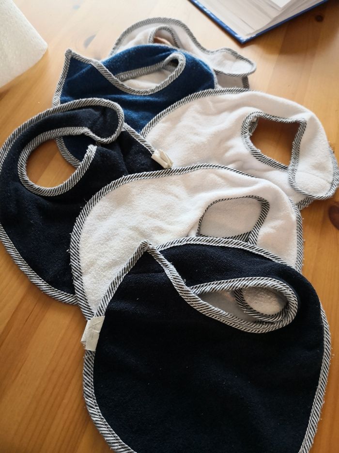 Lot bavoirs - photo numéro 1