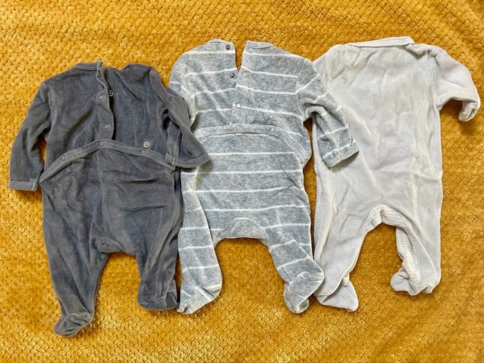 3 pyjamas polaires 1 mois - photo numéro 2