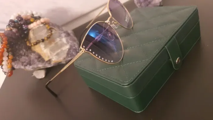 Lunette de soleil - photo numéro 2