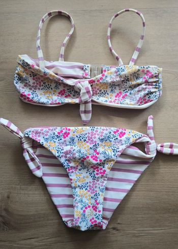 Maillot 2 pièces réversible 4 et 5 ans en très bon état