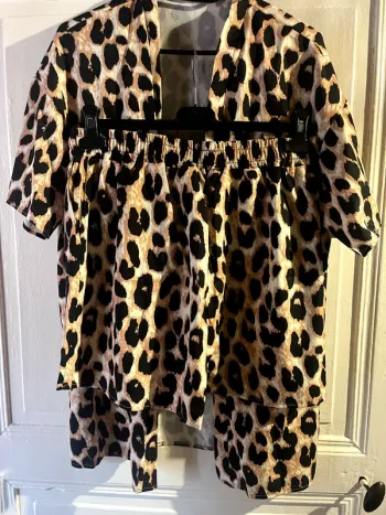 Ensemble veste short leopard taille XL
