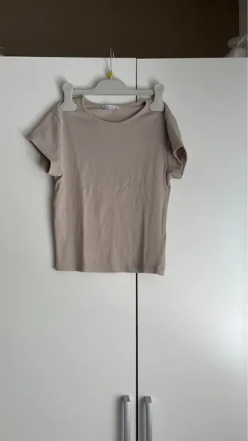 T shirt manches courtes beige bershka taille 12 ans