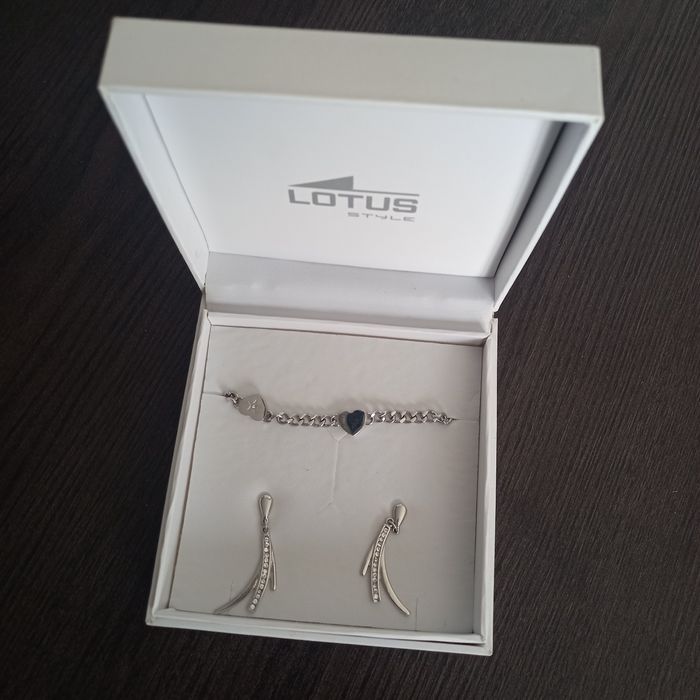 Lotus : boucles d'oreilles et bracelet
