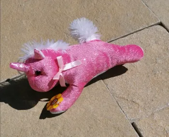 Petite peluche licorne neuve