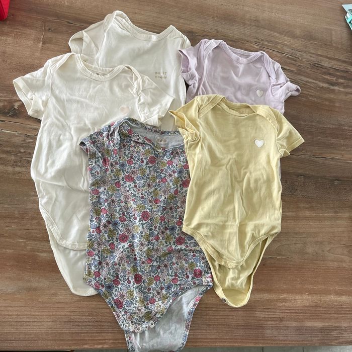 Lot bodies manches courtes