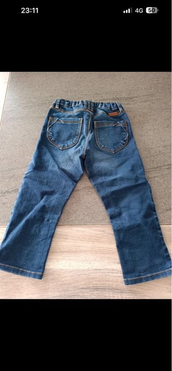 Vends jean fille name it en très bon état 