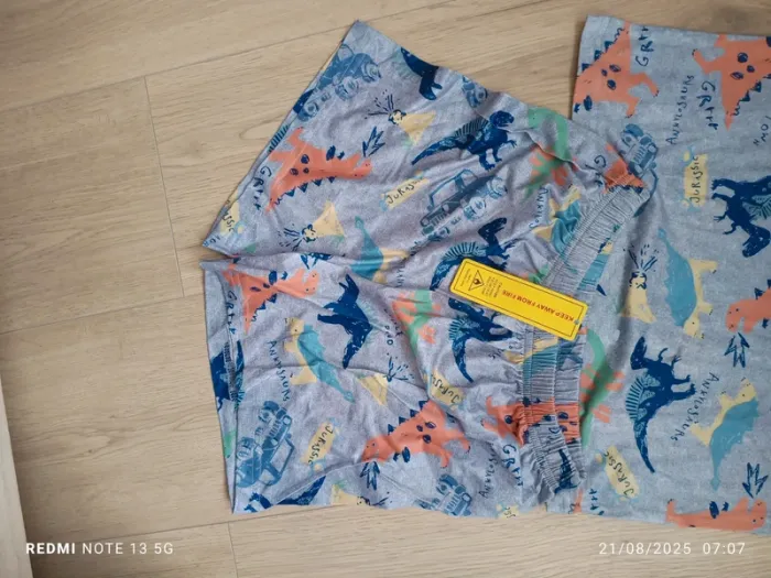 Magnifique pyjama dinosaure gris taille 8 ans neuf - photo numéro 2