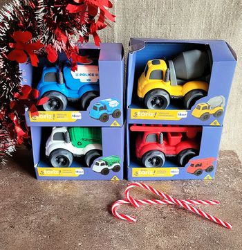 Lot de 4 voitures à frictions