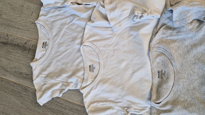 Lot de 6 maillots de corps manche courtes. Taille 6 ans. - photo numéro 4