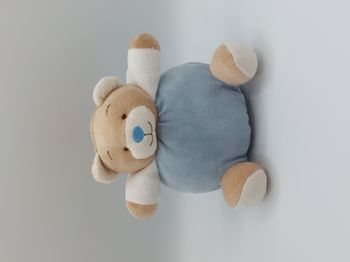 Peluche doudou boule ours marron beige bleu ILMAPLAST SNC 2016 écru crème 17 cm