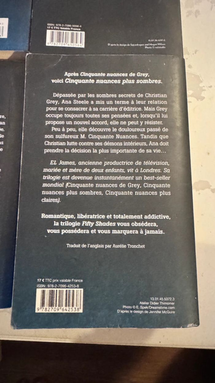 Lot de 4 livres Cinquante nuances de E. L. James  Trilogie complète + “Grey” - photo numéro 12