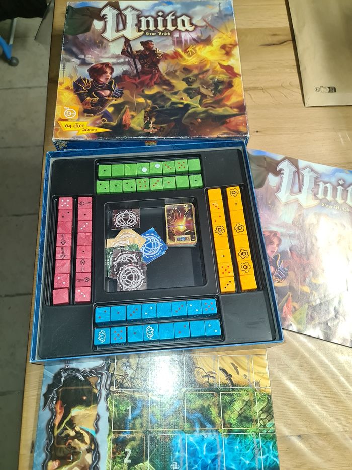 Jeu de société Unita des éditions Asmodée,