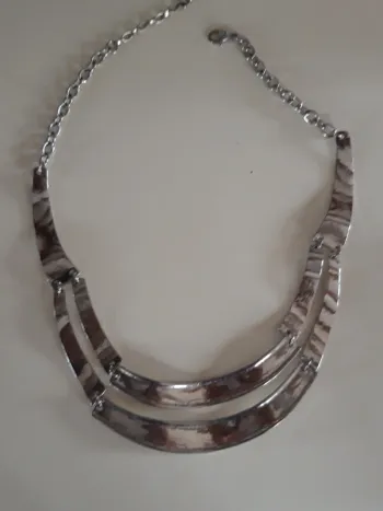 Collier ras de cou argenté semi rigide