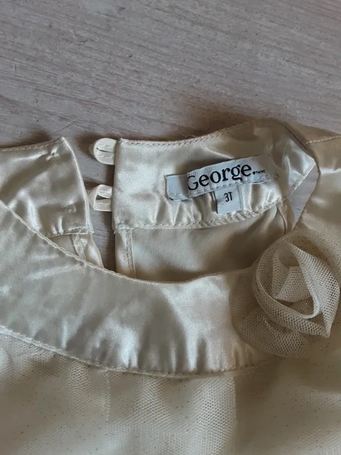 Robe festive T. 3 ans - photo numéro 3