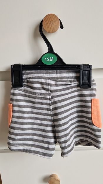 Short kiabi rayé flashy