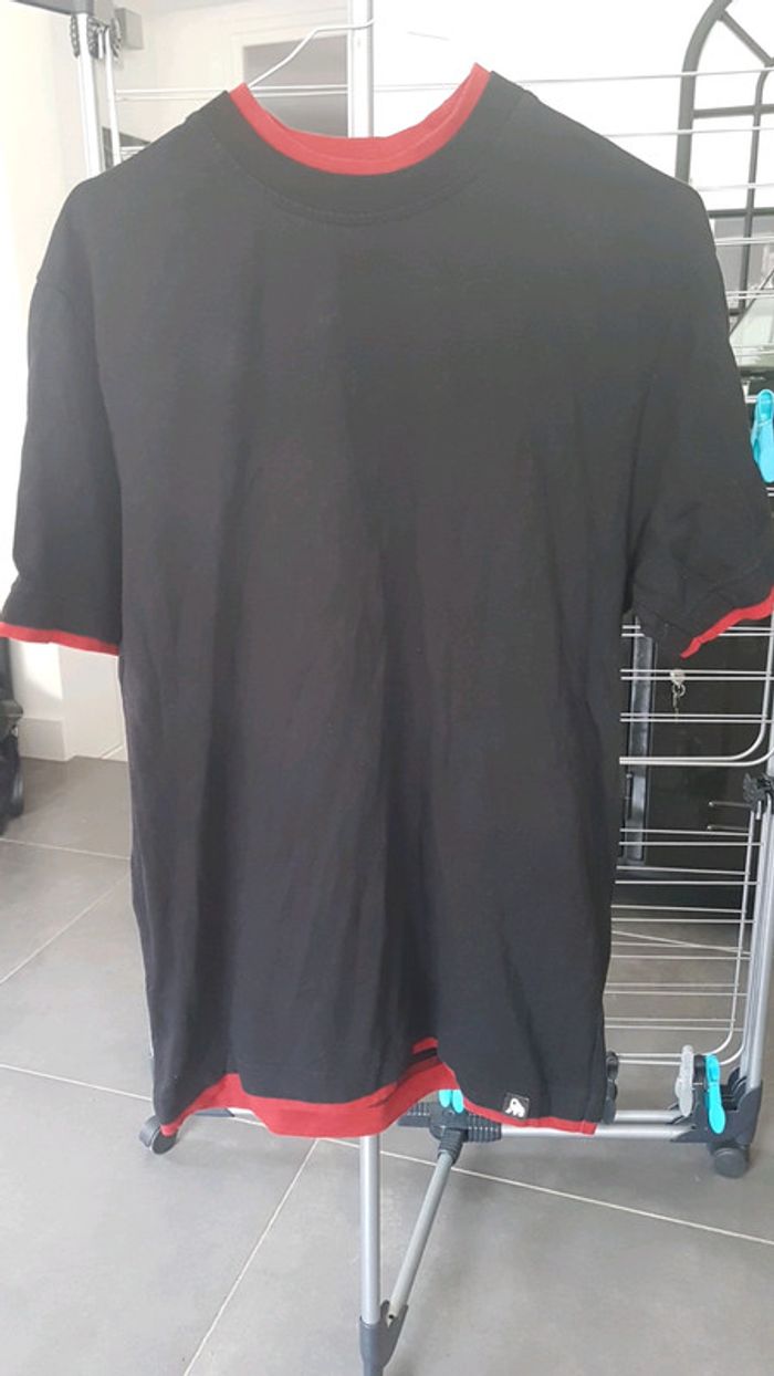 Tee shirt noir et rouge