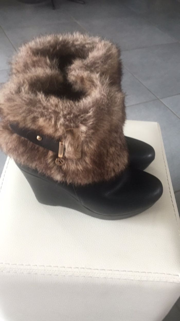 Chaussure bottines à  talons fourrure