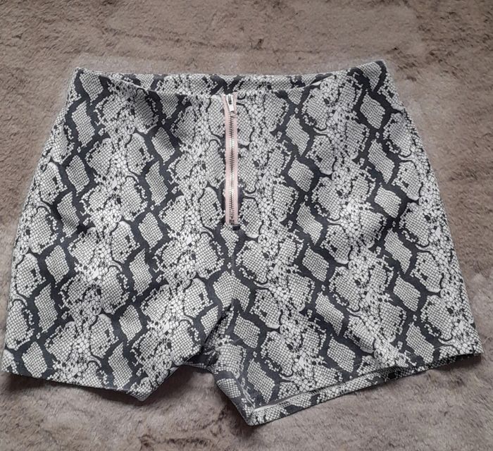 Short taille haute - Marque Shein en taille 40 - photo numéro 4