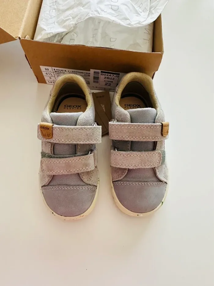 Chaussures toile mi-saison - Taille 22 - Neuves avec étiquette - photo numéro 3