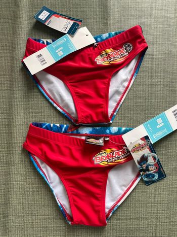 2 maillots de bain beyblade  taille 6 ans
