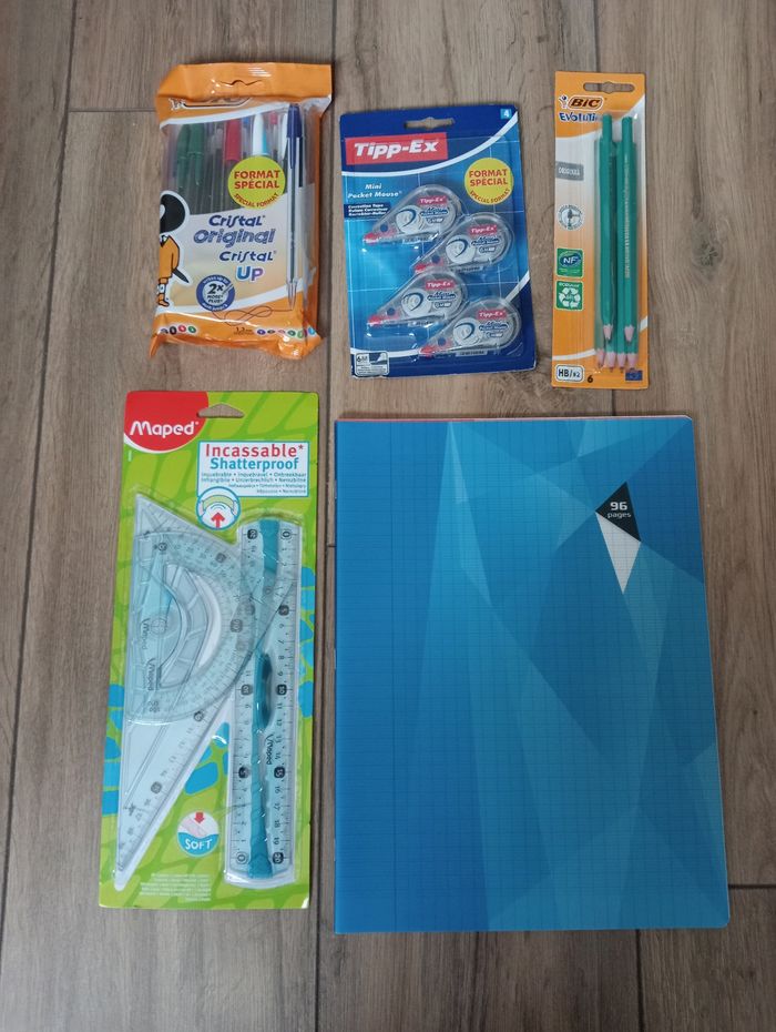 Lot fournitures scolaires