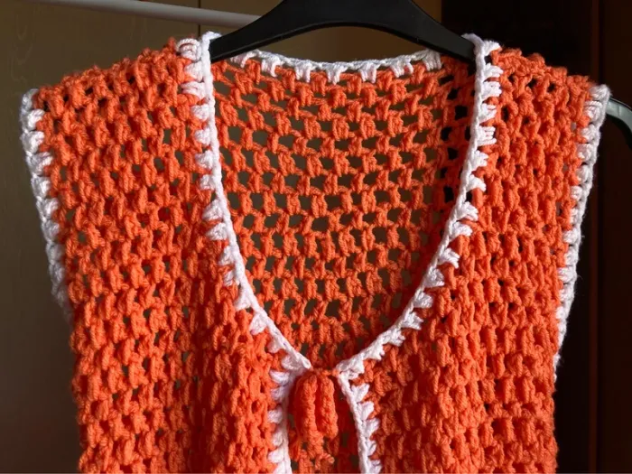Superbe gilet cardigan sans manches crocheté à la main neuf taille M - photo numéro 3