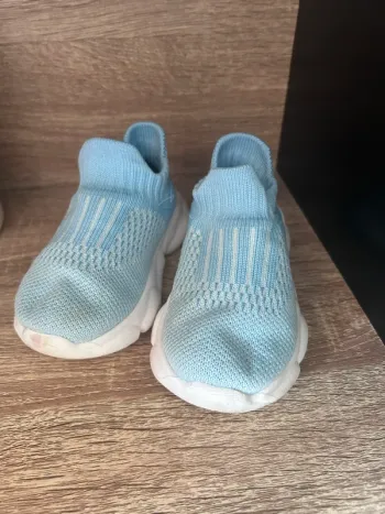Chaussures chaussettes T24 bleu clair