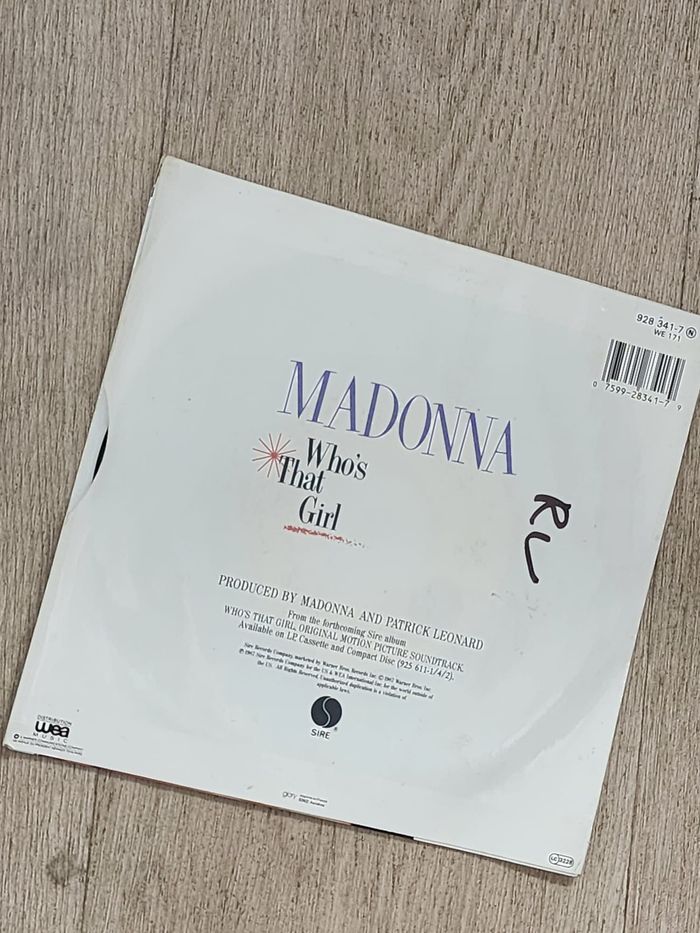 45T – Madonna – Who’s That Girl (1987, Sire/WEA – 928 341-7) - photo numéro 2