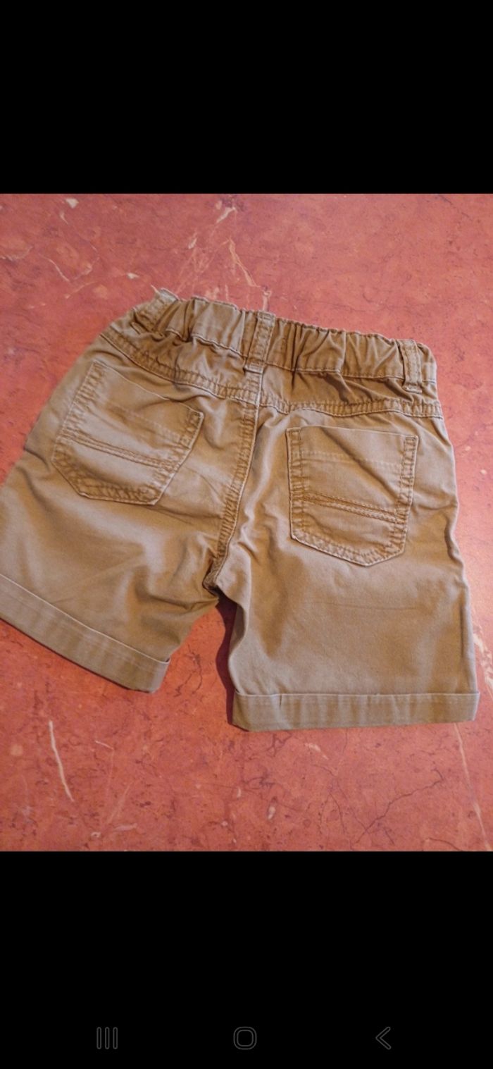 Short garçon taille 4 ans - photo numéro 4